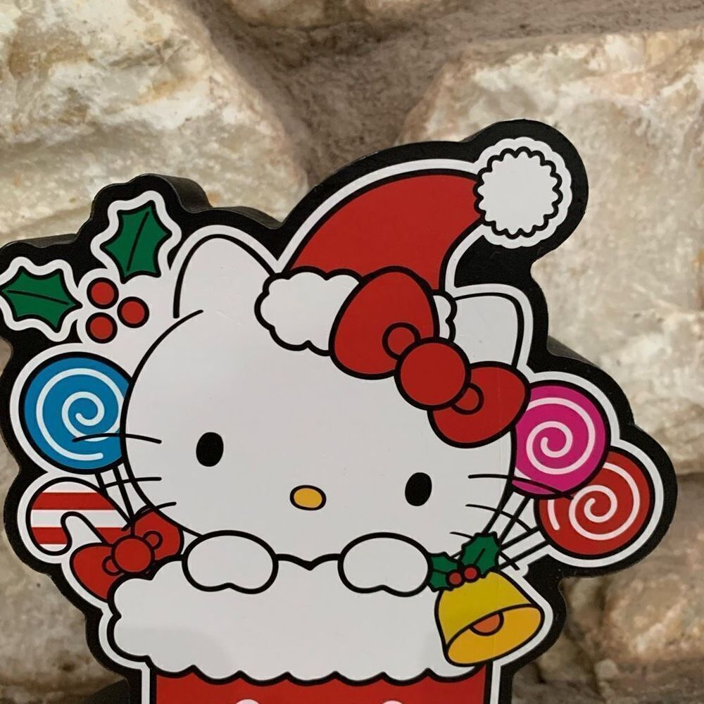 Hello Kitty Christmas decor. - Picture 2 of 9
